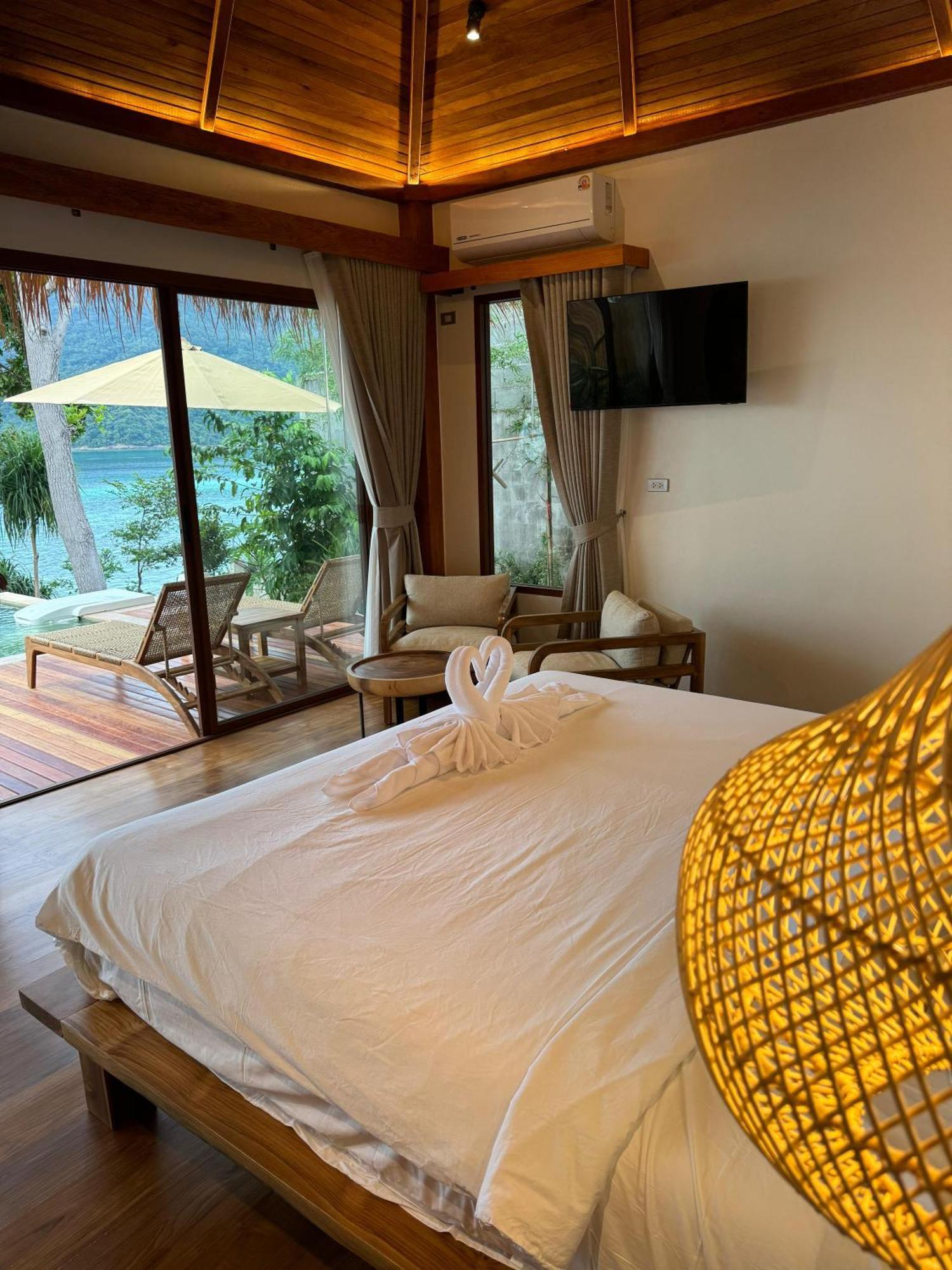 Ten Moons Sunset Villas เกาะหลีเป๊ะ ภายนอก รูปภาพ