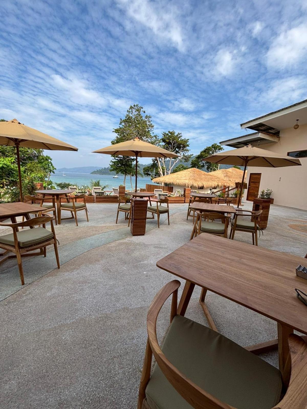 Ten Moons Sunset Villas เกาะหลีเป๊ะ ภายนอก รูปภาพ