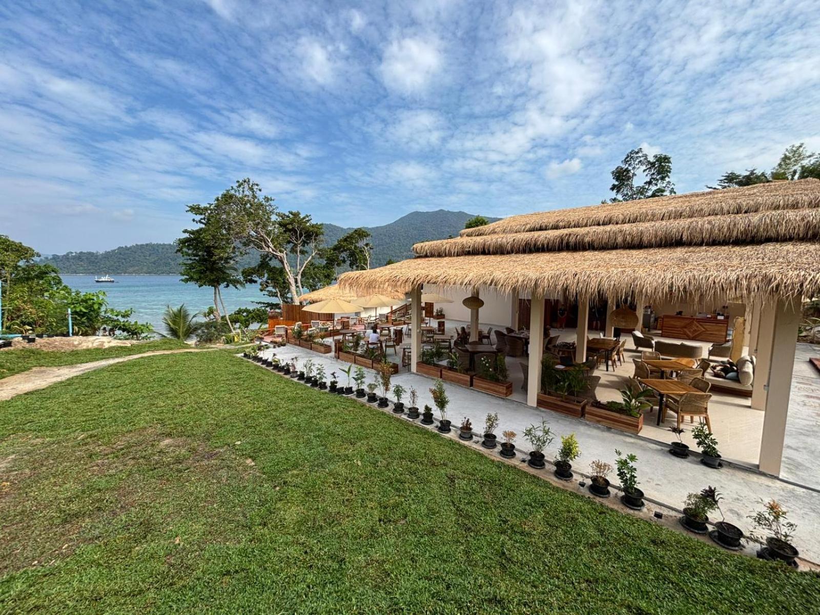 Ten Moons Sunset Villas เกาะหลีเป๊ะ ภายนอก รูปภาพ