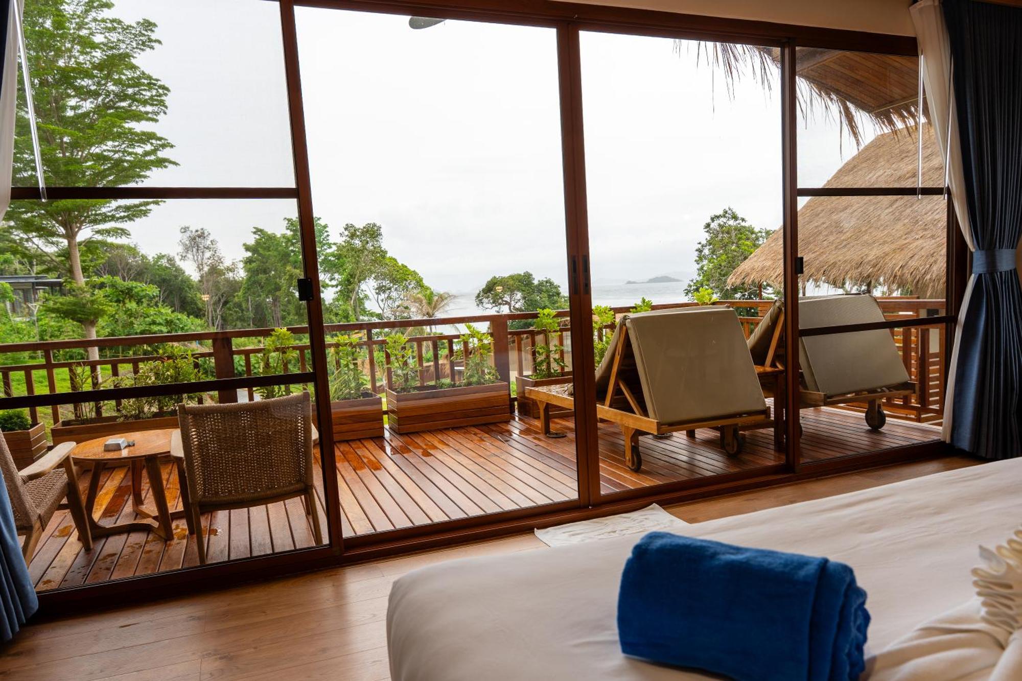 Ten Moons Sunset Villas เกาะหลีเป๊ะ ภายนอก รูปภาพ